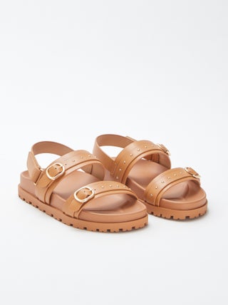 Platte sandalen met decoratieve studs