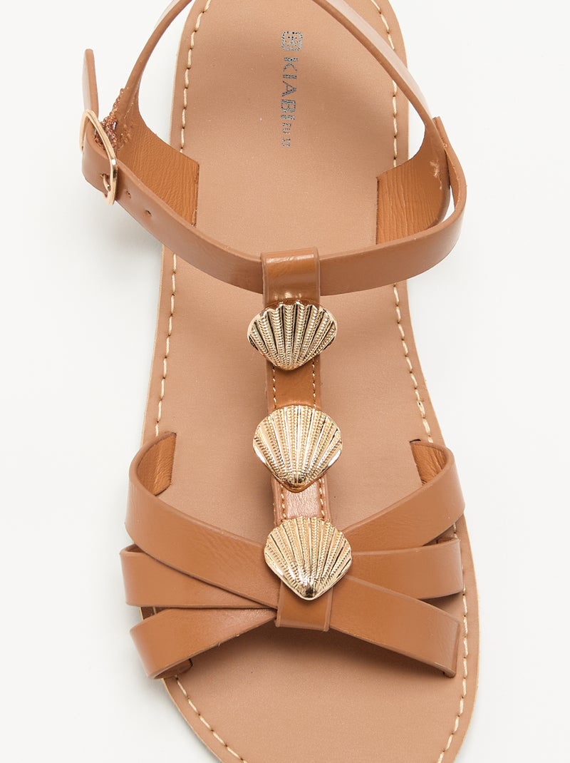 Platte sandalen met fantasie schelpbijoux Bruin - Kiabi