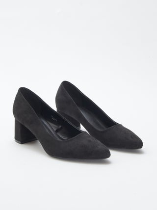 Pumps van suedine met vierkante hakken