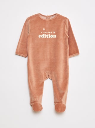 Pyjama van fleecestof met voetjes en applicatie
