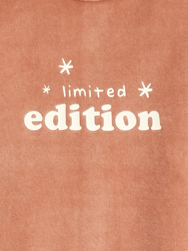 Pyjama van fleecestof met voetjes en applicatie Bruin - Kiabi