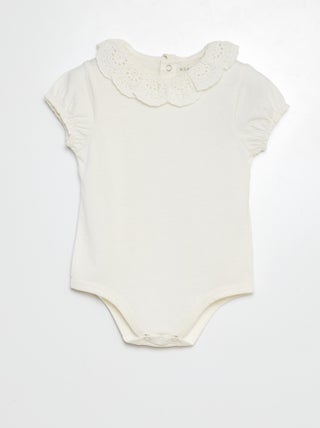 Rompertje met kraagje in broderie anglaise