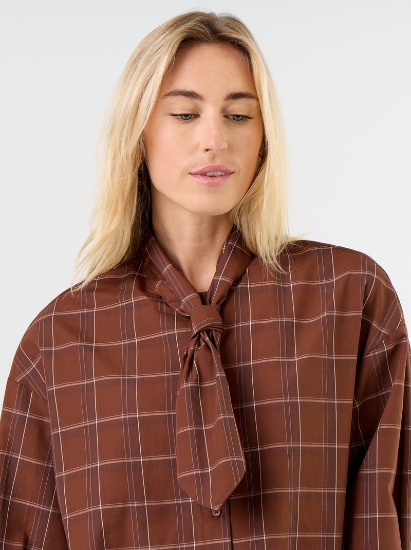 Ruime blouse met lange mouwen en lavallièrekraag Bruin - Kiabi