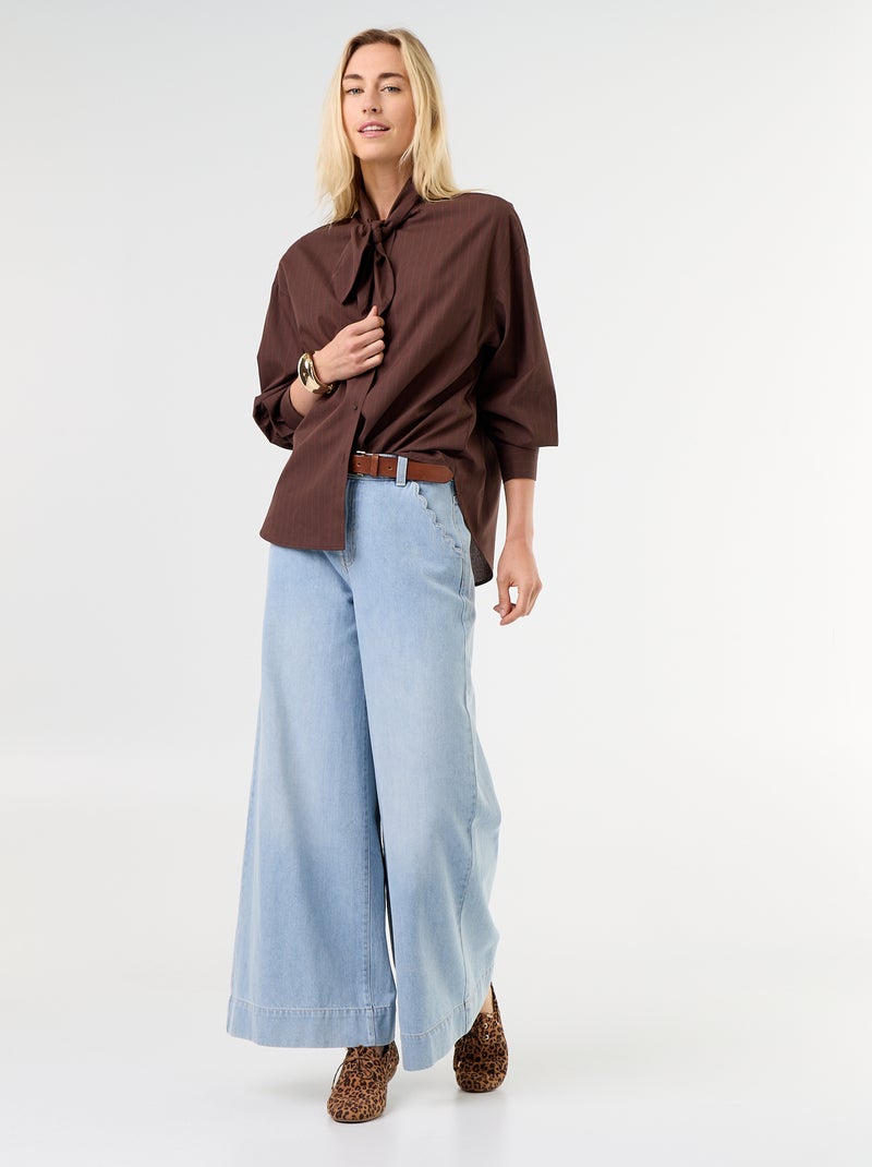 Ruimvallende blouse met lange mouwen en lavallièrekraag Bruin - Kiabi