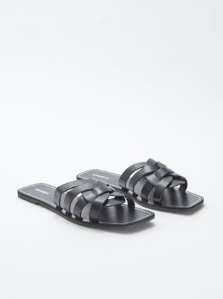 Sandalen met gekruiste riempjes