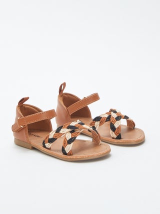 Sandalen met gevlochten bandjes en klittenbandsluiting
