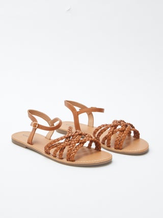 Sandalen met gevlochten en gekruiste bandjes