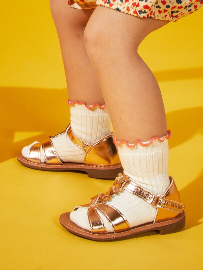 Sandalen met riempjes en bloemen choco bruin - Kiabi