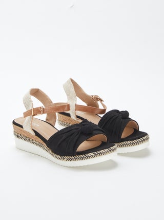 Sandalen met sleehak en zoolranden in koord