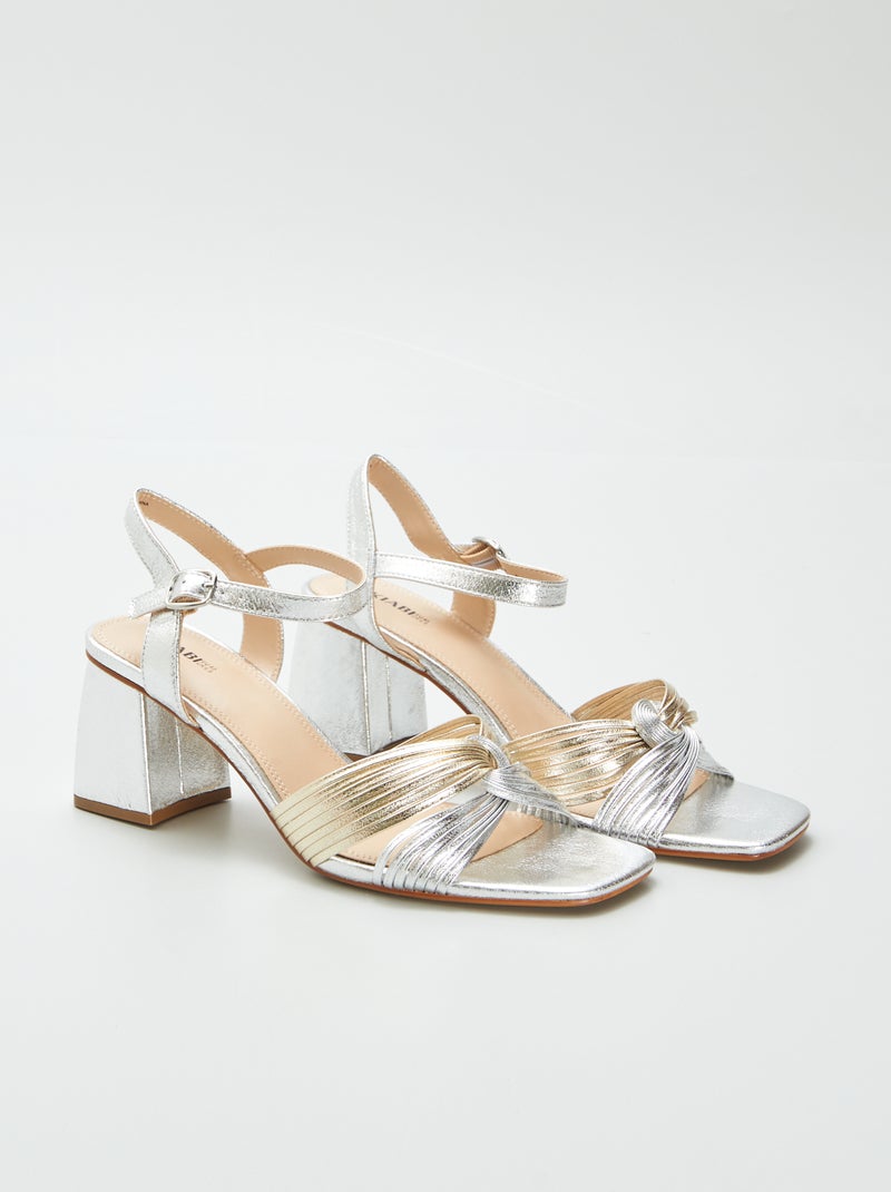 Sandalen van imitatieleer met hak GRIJS - Kiabi
