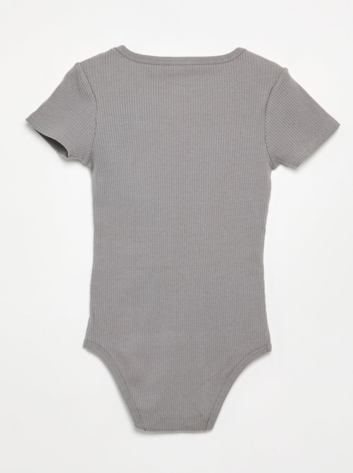 Set van 3 ribstoffen bodies - gemakkelijk aan te trekken collectie - Kiabi Set van 3 ribstoffen bodies - gemakkelijk aan te trekken collectie - Kiabi