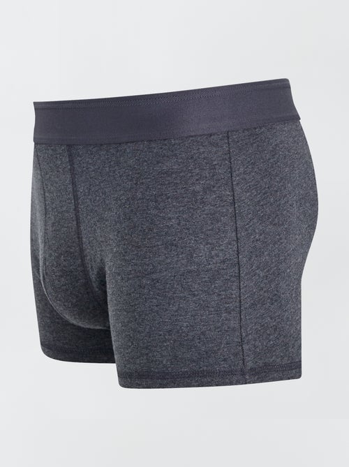 Setje met 3 effen boxershorts - Kiabi Setje met 3 effen boxershorts - Kiabi