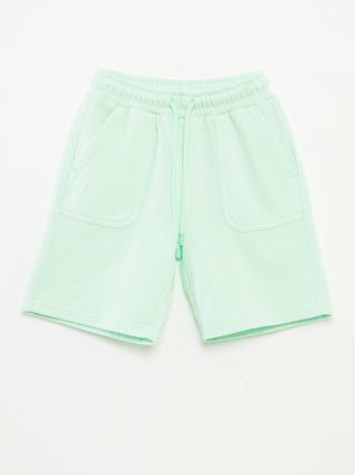 Short met grote zakken