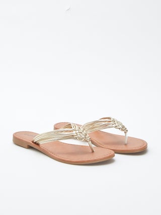 Slippers met gevlochten bandjes