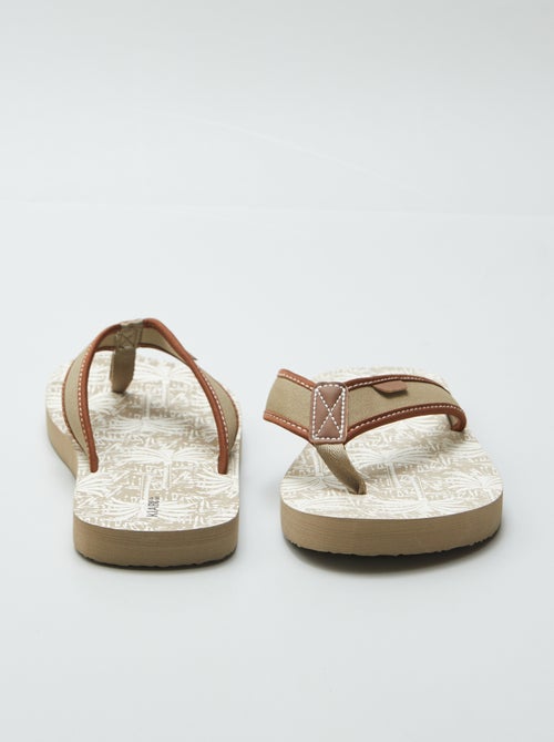 Slippers met print en stoffen riempjes - Kiabi