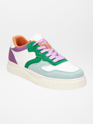 Sneakers van twee materialen