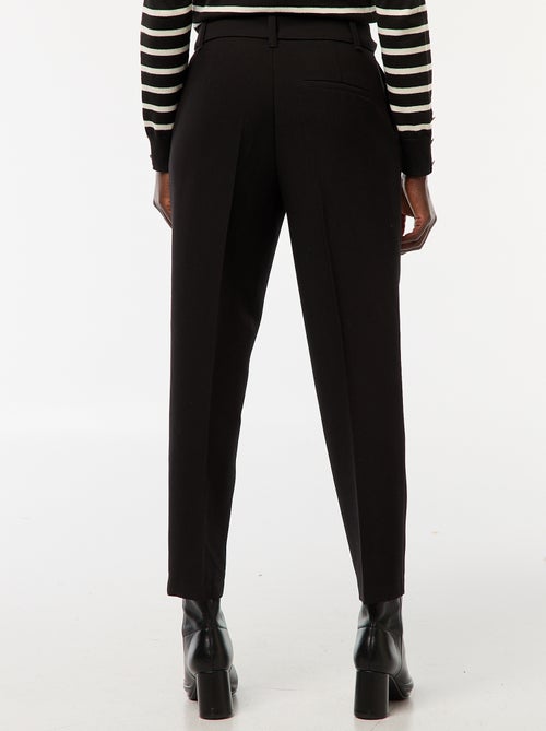 Soepelvallende carrotbroek met ceintuur met gesp - Kiabi