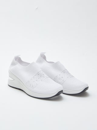 Soksneakers met sleehak