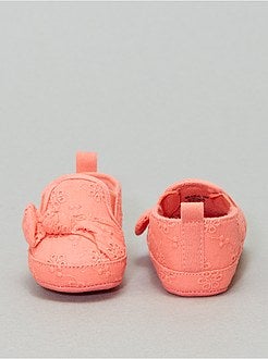 Stoffen babyschoentjes met borduurwerk - Kiabi