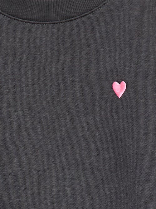 Sweater van joggingstof met borduursel en fronsjes op de schouder - Kiabi Sweater van joggingstof met borduursel en fronsjes op de schouder - Kiabi