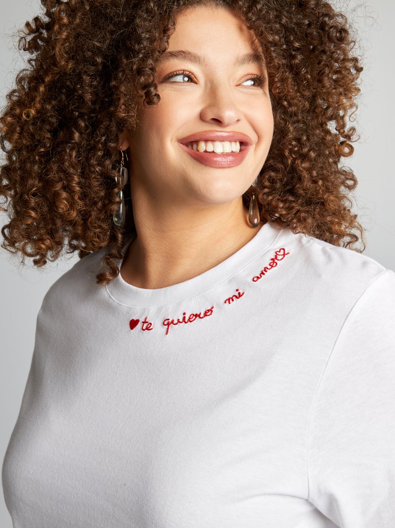 T-shirt met borduursel aan de kraag WIT - Kiabi