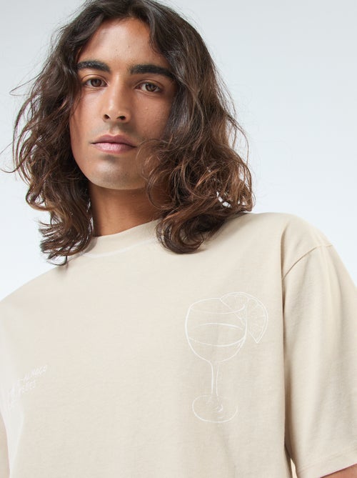 T-shirt met borduursel op de borst en print achter - Kiabi