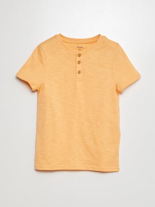 T-shirt met henleykraag en korte mouw