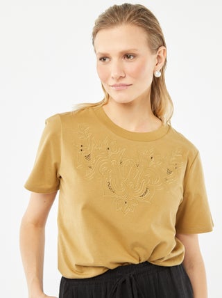 T-shirt met korte mouw en leuk borduursel