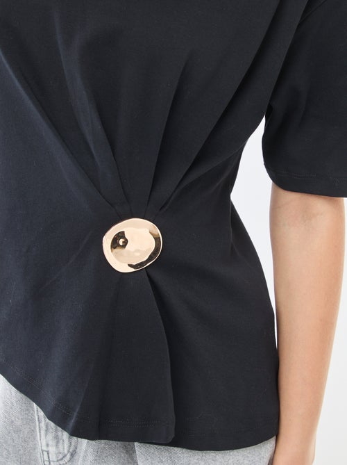 T-shirt met korte mouw met sieraaddetail en gedraaid effect - Kiabi