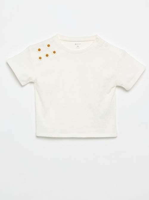 T-shirt met korte mouwen en bloemen op de schouder - Kiabi