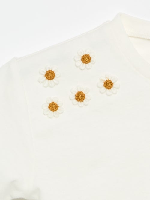 T-shirt met korte mouwen en bloemen op de schouder - Kiabi