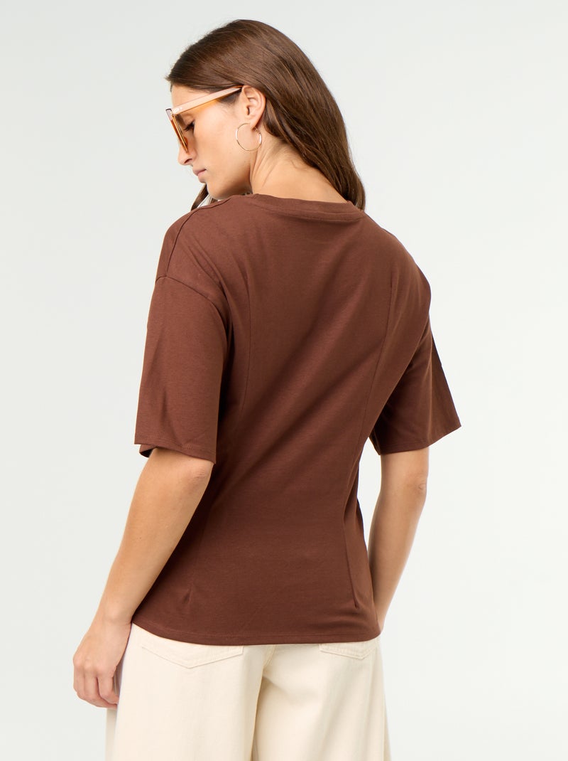 T-shirt met korte mouwen en goudkleurige schelp Bruin - Kiabi