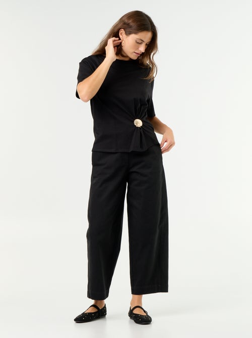 T-shirt met korte mouwen en goudkleurige schelp - Kiabi T-shirt met korte mouwen en goudkleurige schelp - Kiabi