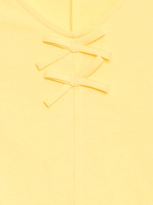 T-shirt met speelse knoopjes - Kiabi