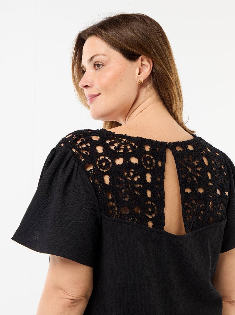 T-shirt van crêpe jerseytricot met macramé Zwart - Kiabi