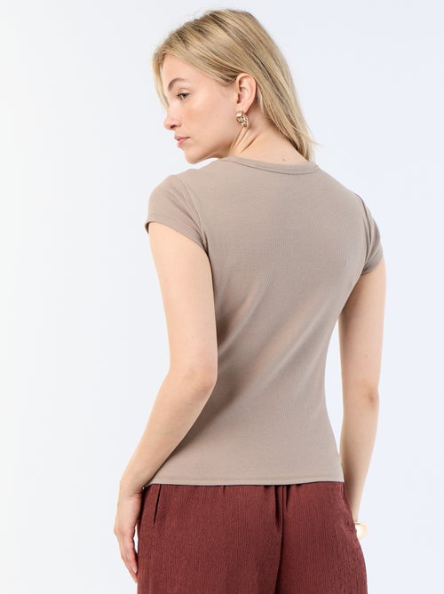 T-shirt van jerseytricot met korte geribde mouwen - Kiabi T-shirt van jerseytricot met korte geribde mouwen - Kiabi