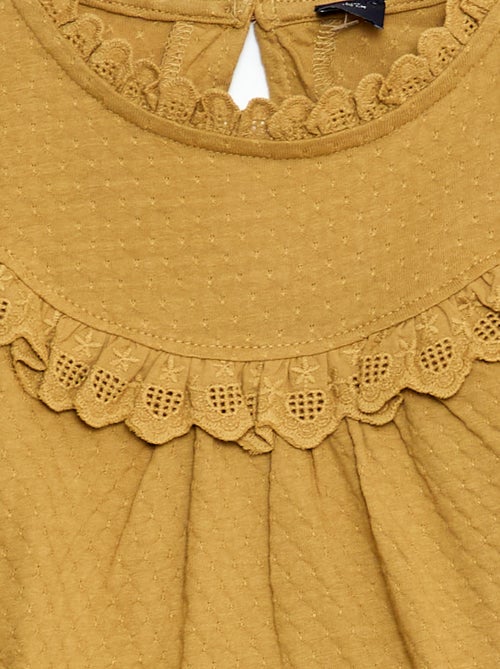 Top met lange mouw, ronde hals en halsinzet met ruches en borduursel - Kiabi