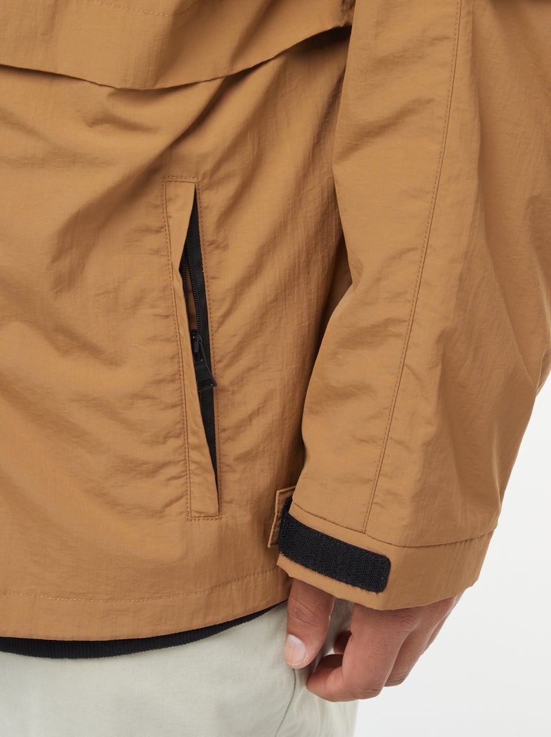 Waterdicht windjack met capuchon en afneembare mouwen Bruin - Kiabi