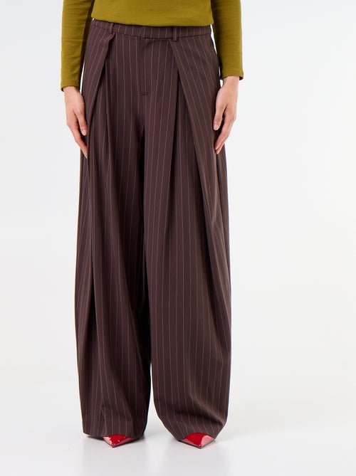 Wijde broek met hoge taille en plooien - Kiabi Wijde broek met hoge taille en plooien - Kiabi