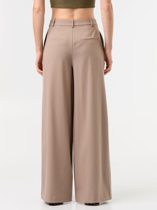 Wijde broek met hoge taille en plooien - Kiabi Wijde broek met hoge taille en plooien - Kiabi