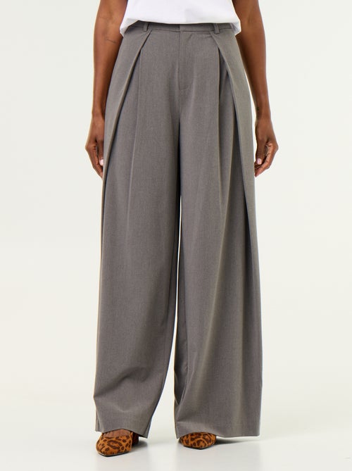 Wijde broek met hoge taille en plooien - Kiabi Wijde broek met hoge taille en plooien - Kiabi