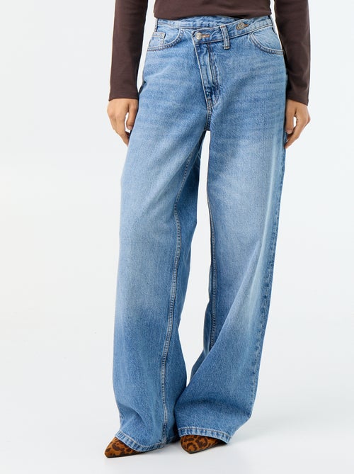 Wijde jeans met asymmetrische knoopsluiting - Kiabi Wijde jeans met asymmetrische knoopsluiting - Kiabi