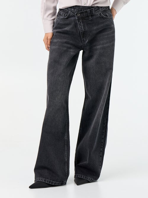 Wijde jeans met asymmetrische knoopsluiting - Kiabi Wijde jeans met asymmetrische knoopsluiting - Kiabi