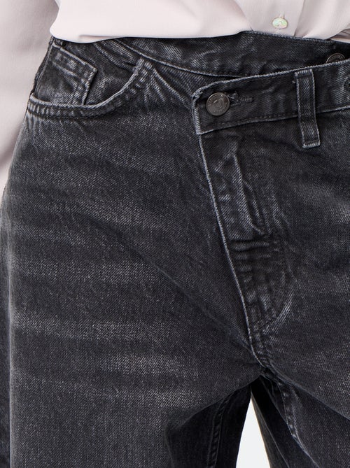 Wijde jeans met asymmetrische knoopsluiting - Kiabi Wijde jeans met asymmetrische knoopsluiting - Kiabi