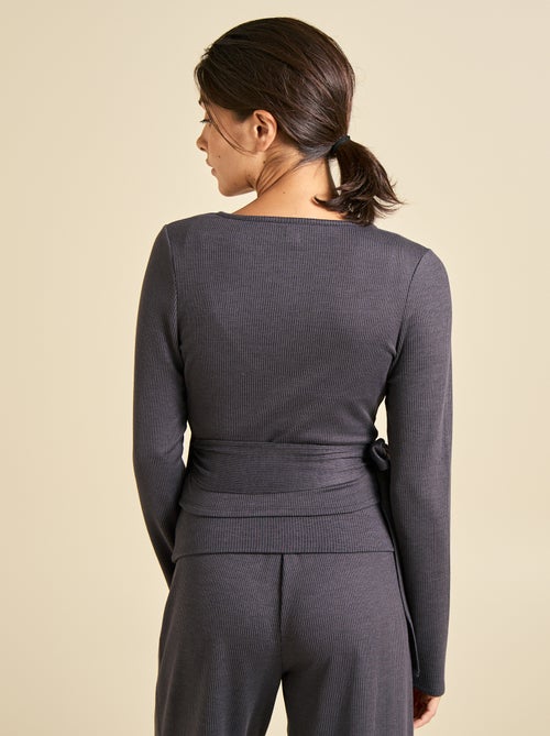 Yogashirt met lange mouwen en overslagmodel (ekstract) - Kiabi Yogashirt met lange mouwen en overslagmodel (ekstract) - Kiabi